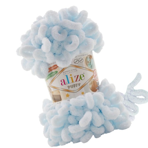 Puffy_780_delikatny_blekit_skos.jpg